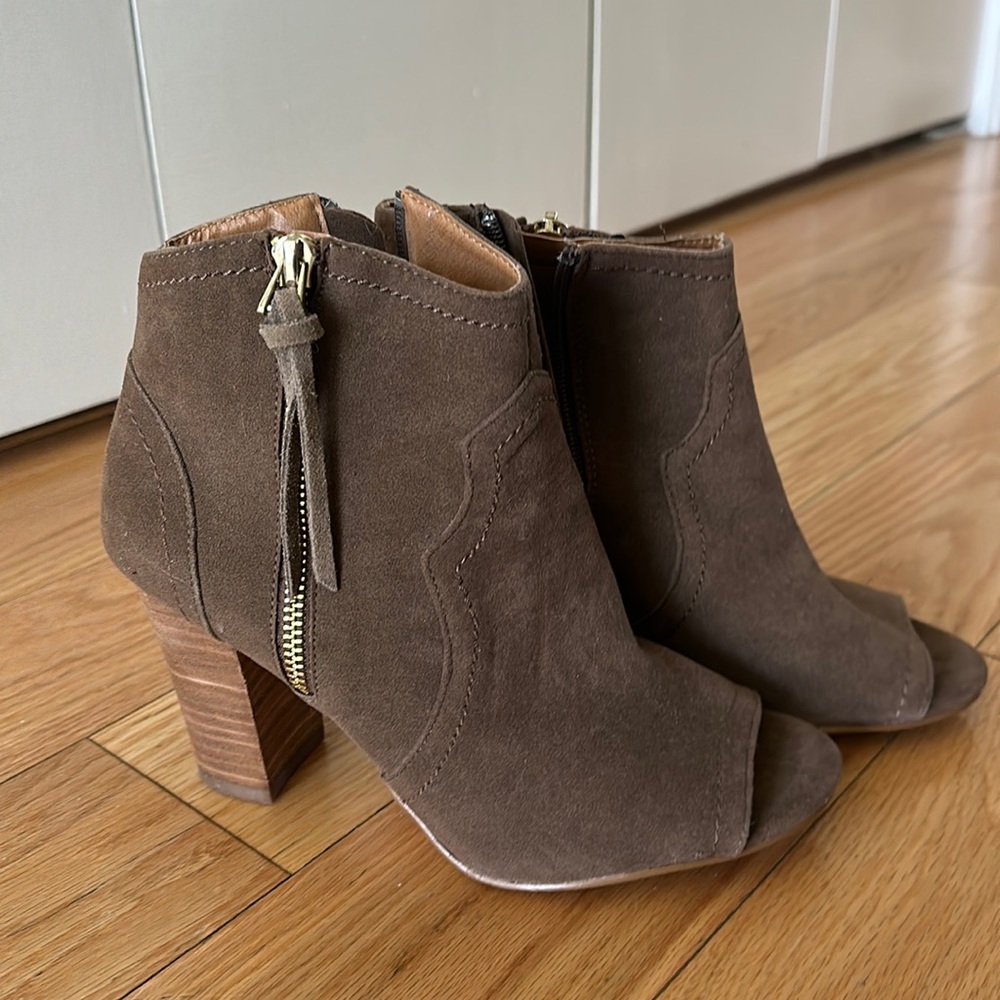 Women’s brown suede open toe ankle boots 7.5